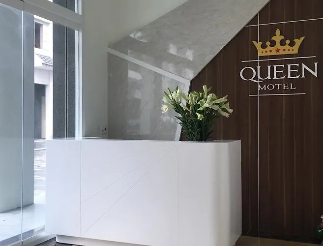 Hotel Queen