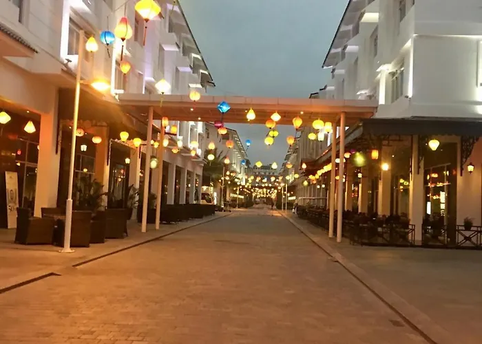 Queen Hạ Long