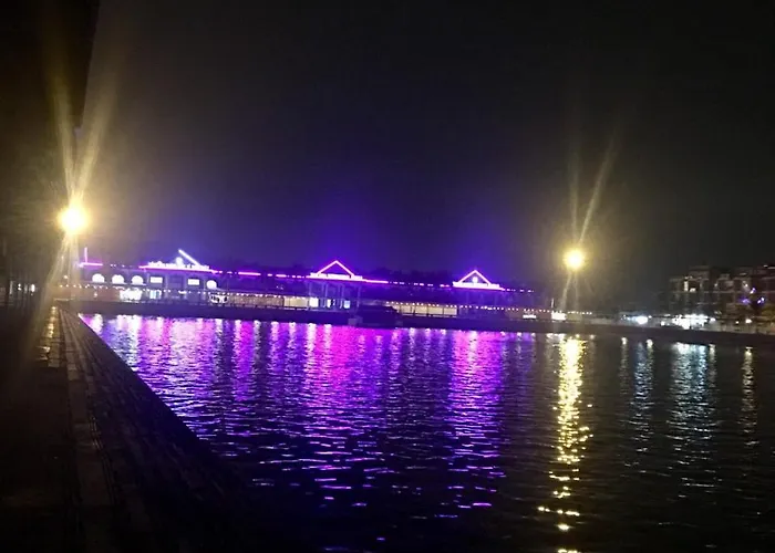 Hotel Queen Hạ Long