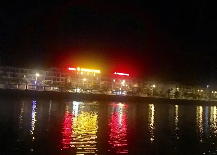 Hotel Queen Hạ Long