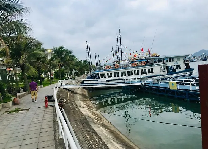 Hotel Queen Hạ Long